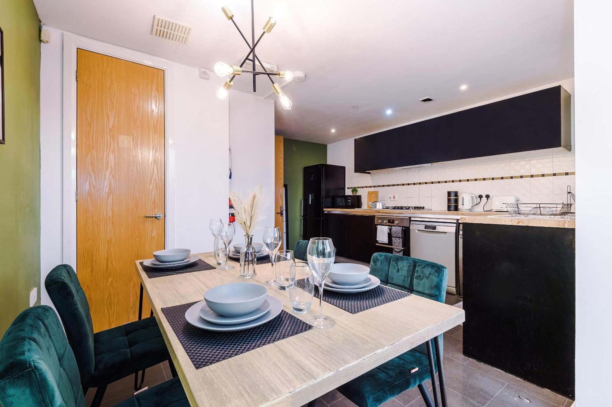 Vila Rest&Recharge At A Spacious Townhouse By The Etihad Manchester Exteriér fotografie