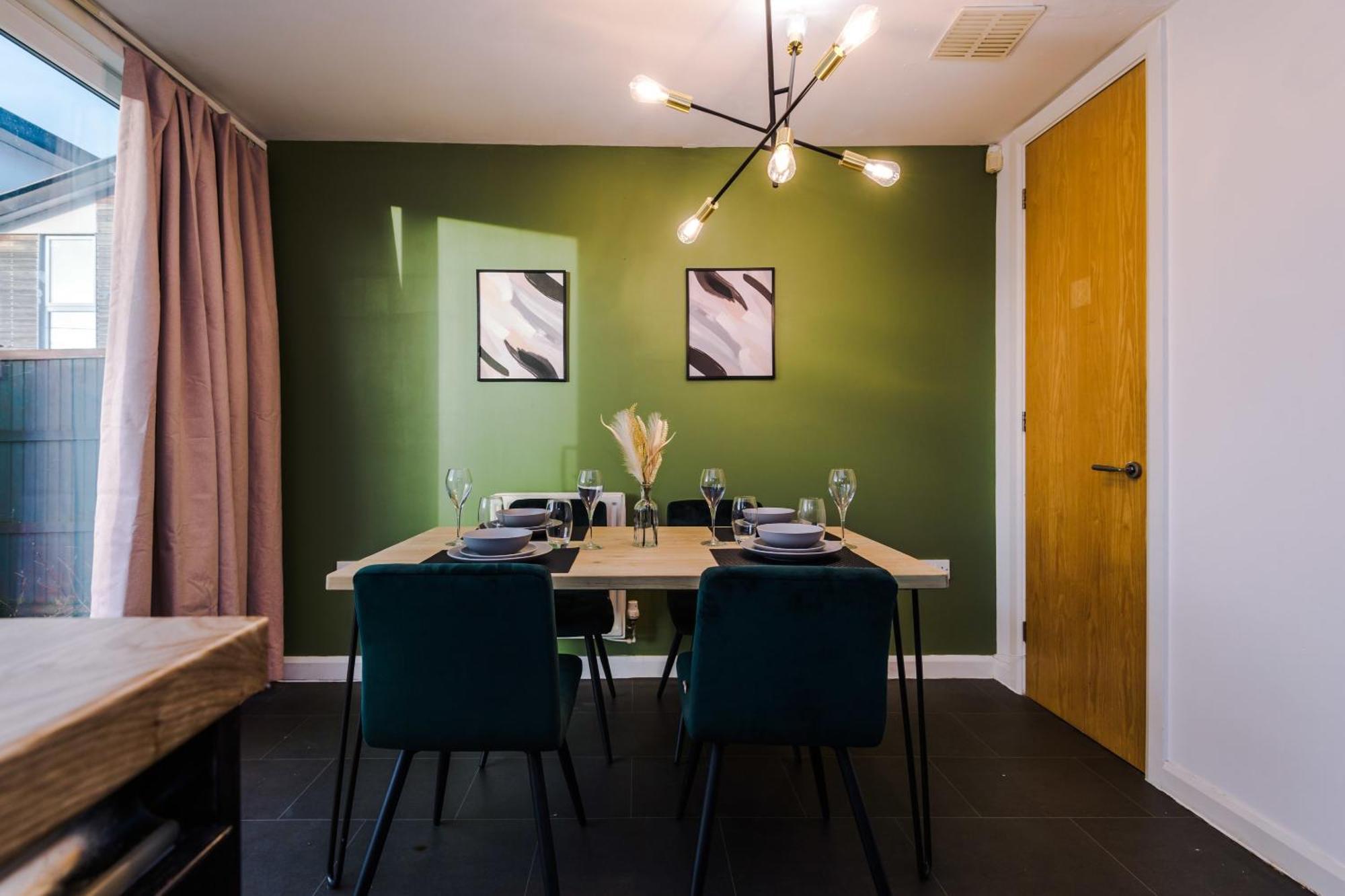Vila Rest&Recharge At A Spacious Townhouse By The Etihad Manchester Exteriér fotografie