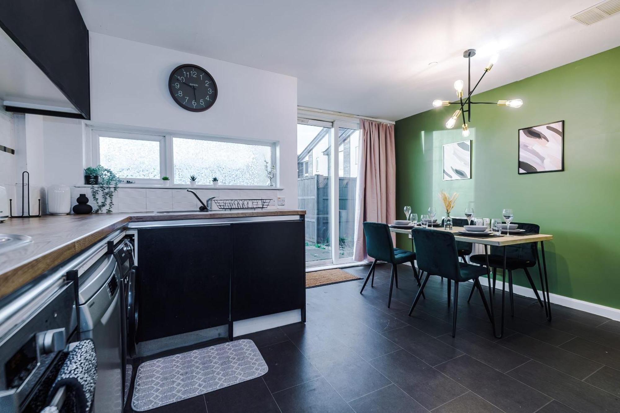 Vila Rest&Recharge At A Spacious Townhouse By The Etihad Manchester Exteriér fotografie