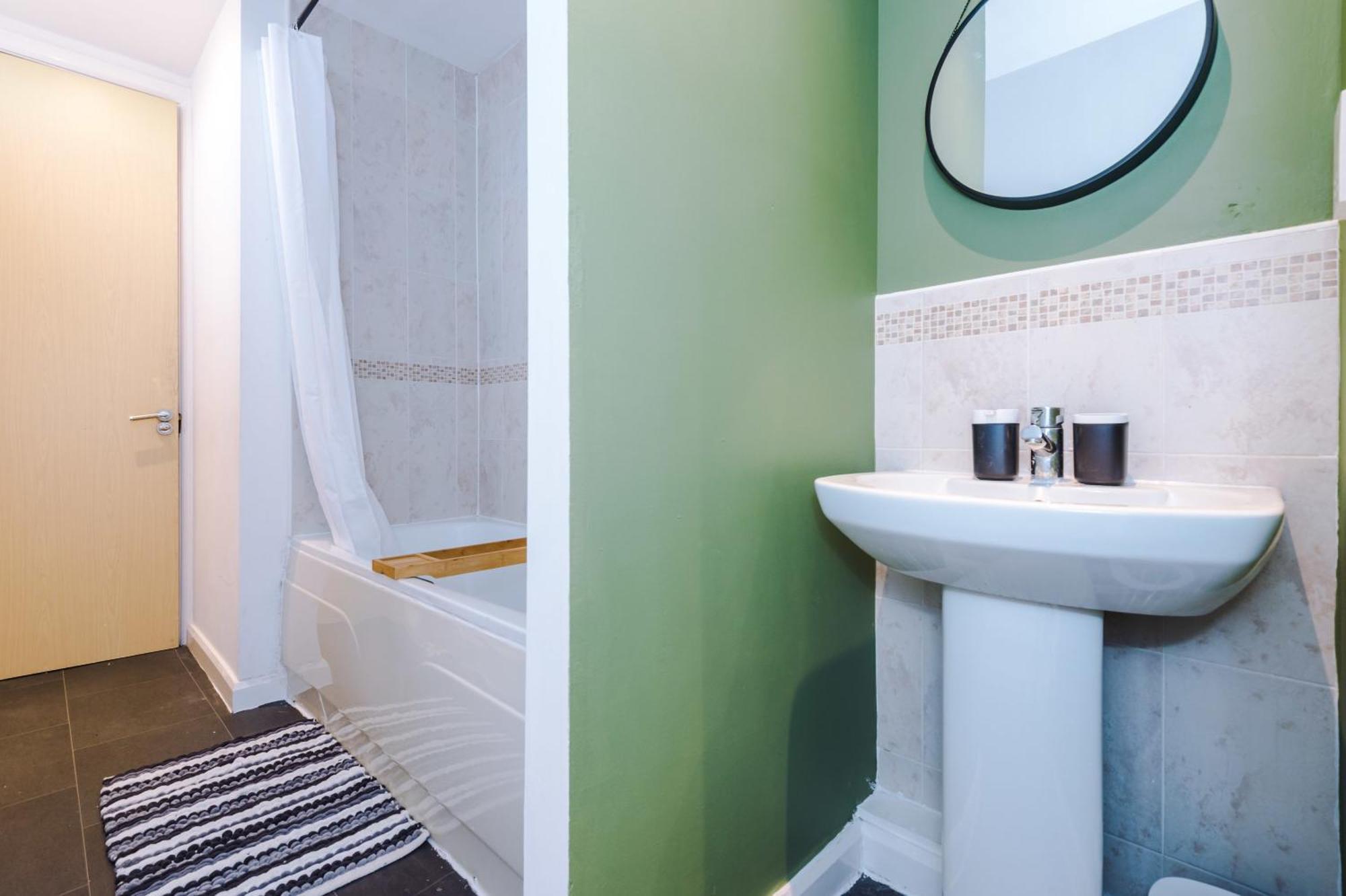 Vila Rest&Recharge At A Spacious Townhouse By The Etihad Manchester Exteriér fotografie