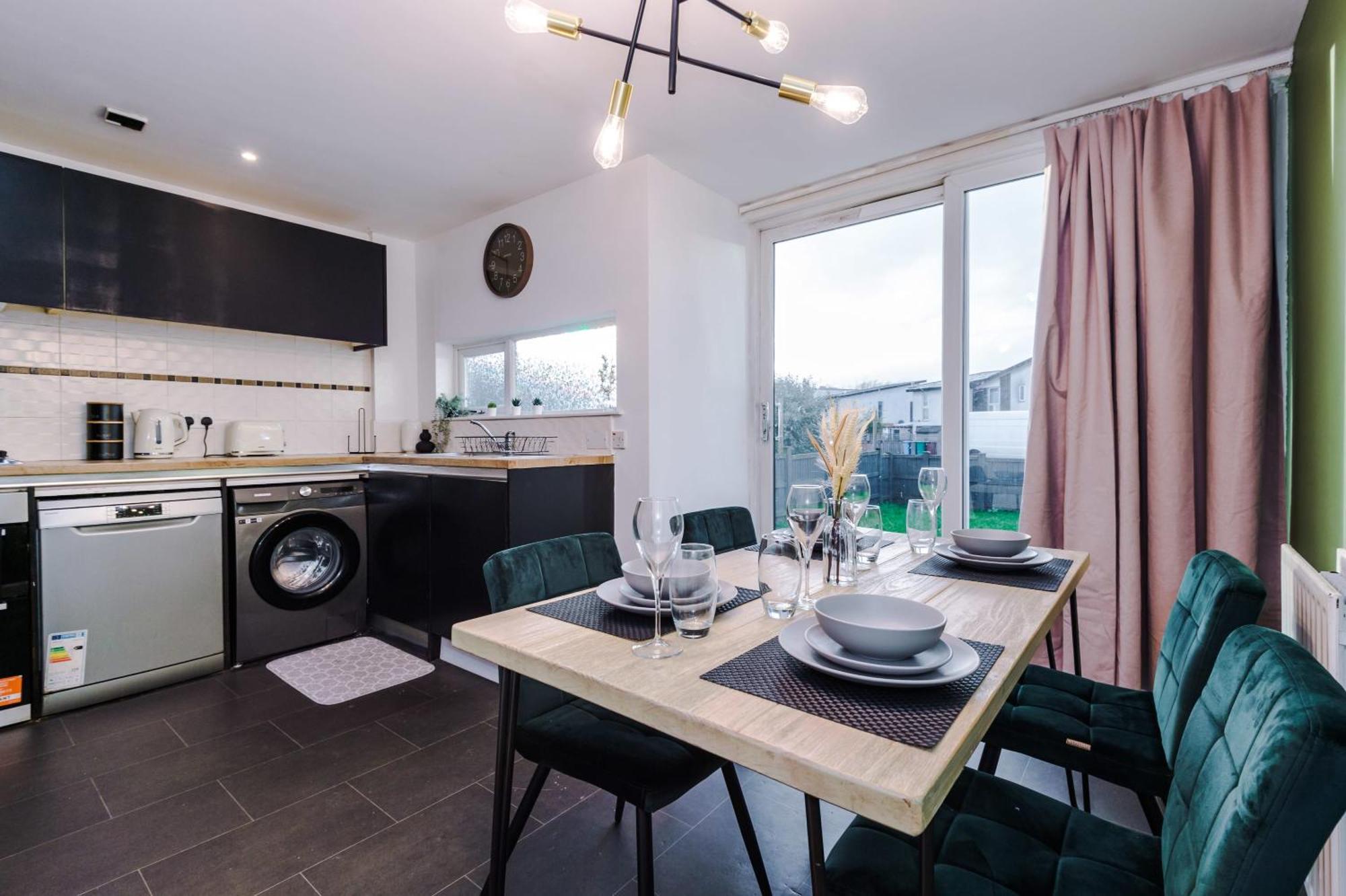 Vila Rest&Recharge At A Spacious Townhouse By The Etihad Manchester Exteriér fotografie